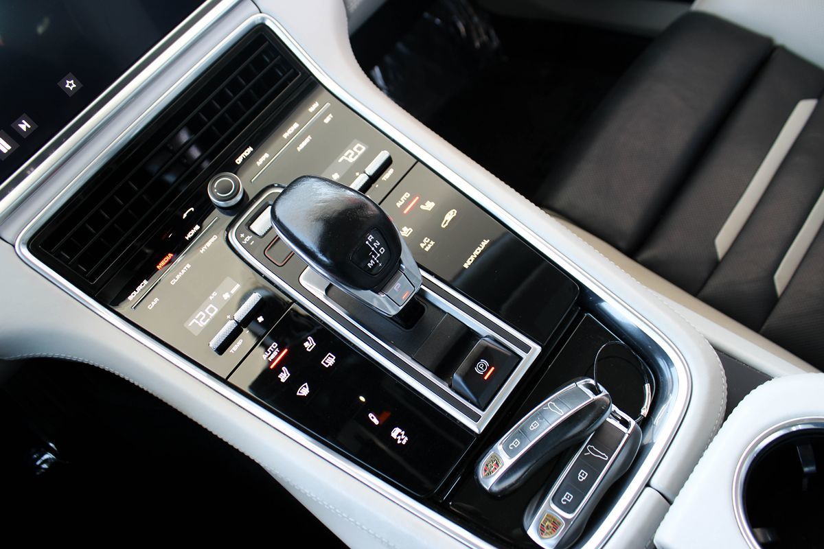 2019 Porsche Panamera Turbo S E-Hybrid photo 33