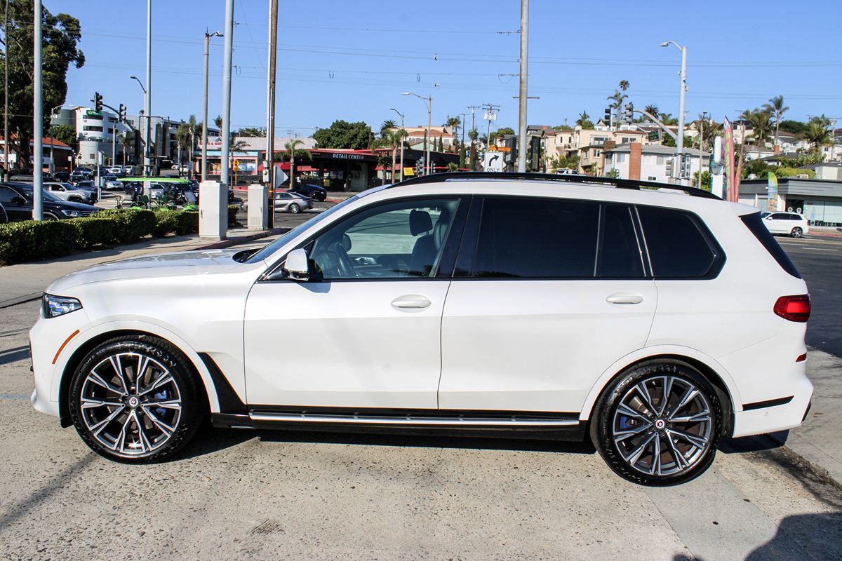 2022 Bmw X7 M50i photo 2
