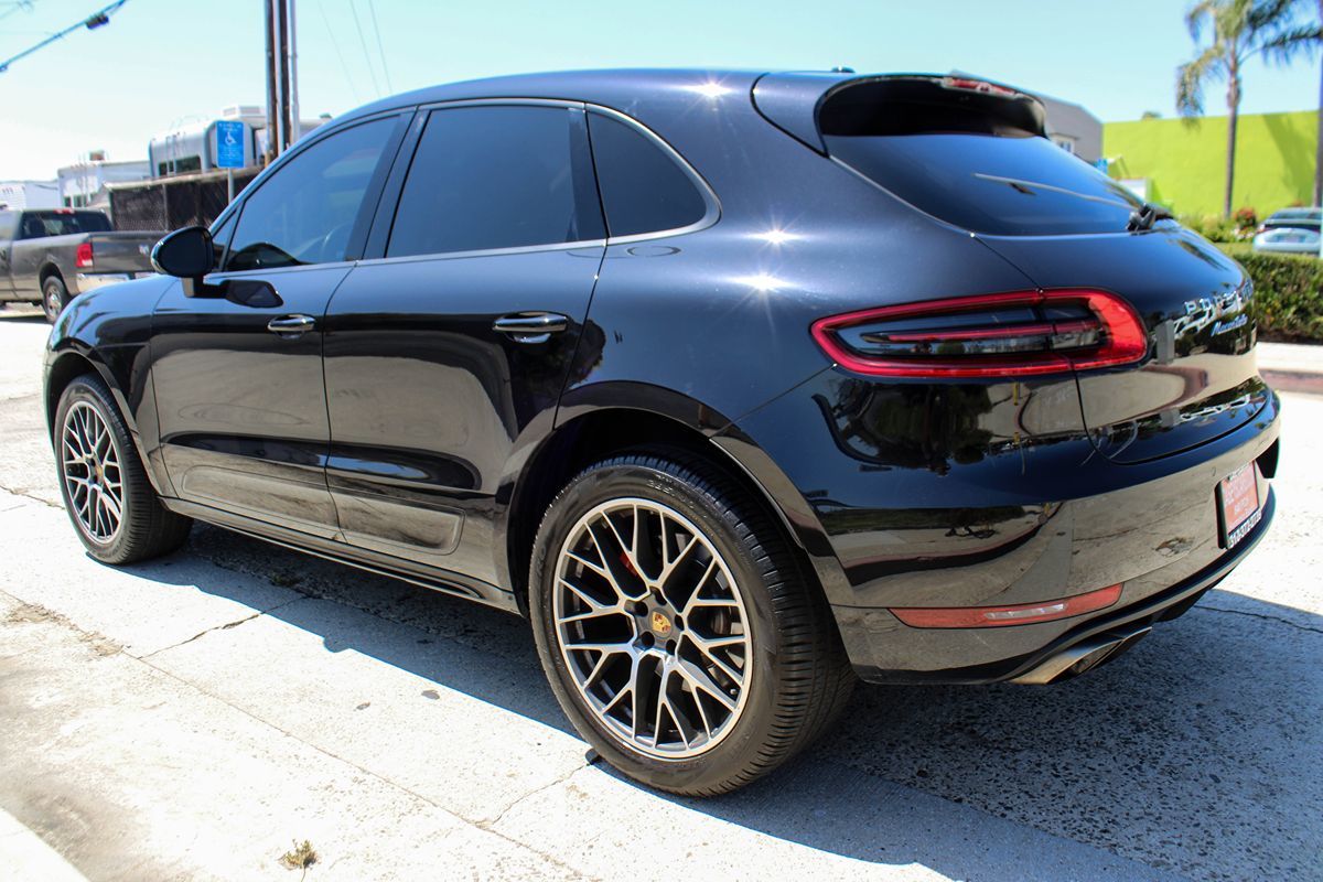 2016 Porsche Macan Turbo photo 3
