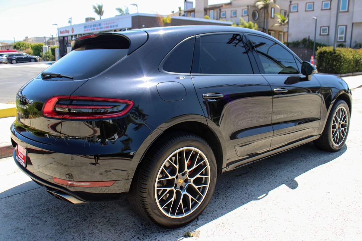 2016 Porsche Macan Turbo photo 4