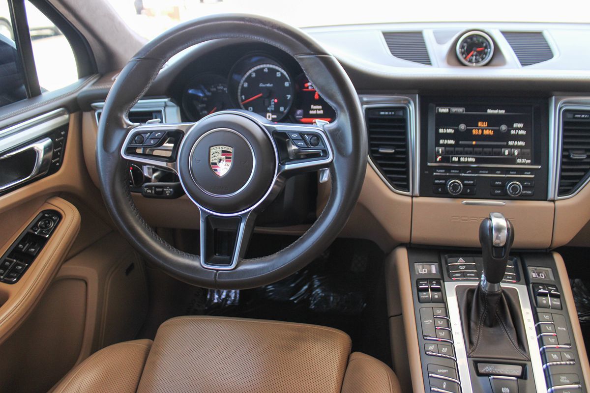 2016 Porsche Macan Turbo photo 10