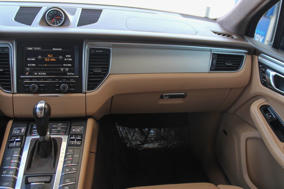 2016 Porsche Macan Turbo photo 11