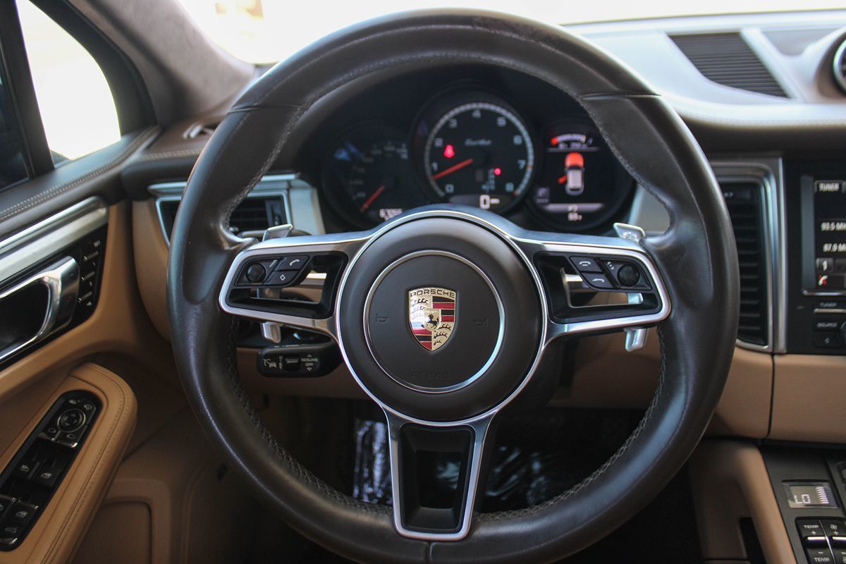 2016 Porsche Macan Turbo photo 23