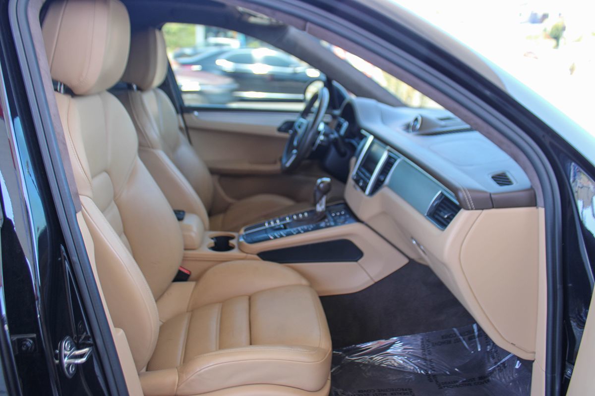 2016 Porsche Macan Turbo photo 18