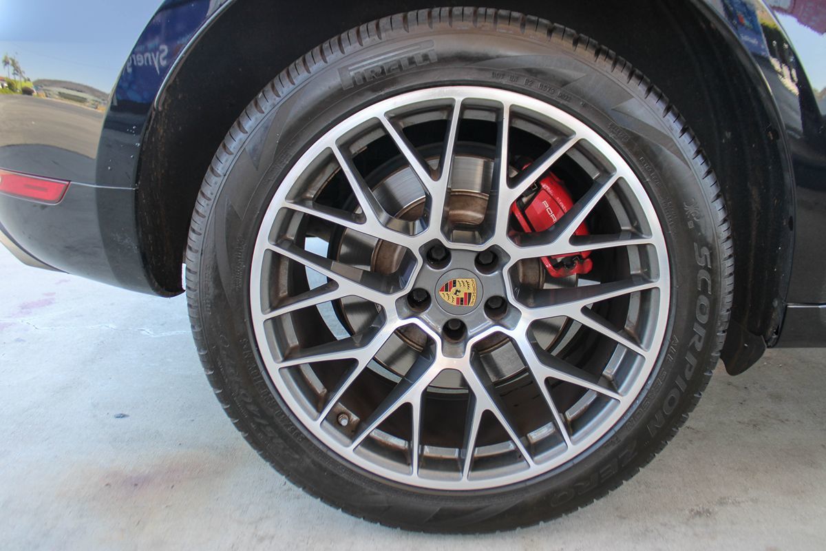 2016 Porsche Macan Turbo photo 31
