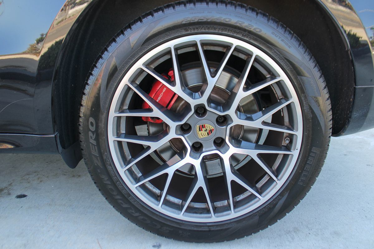 2016 Porsche Macan Turbo photo 32