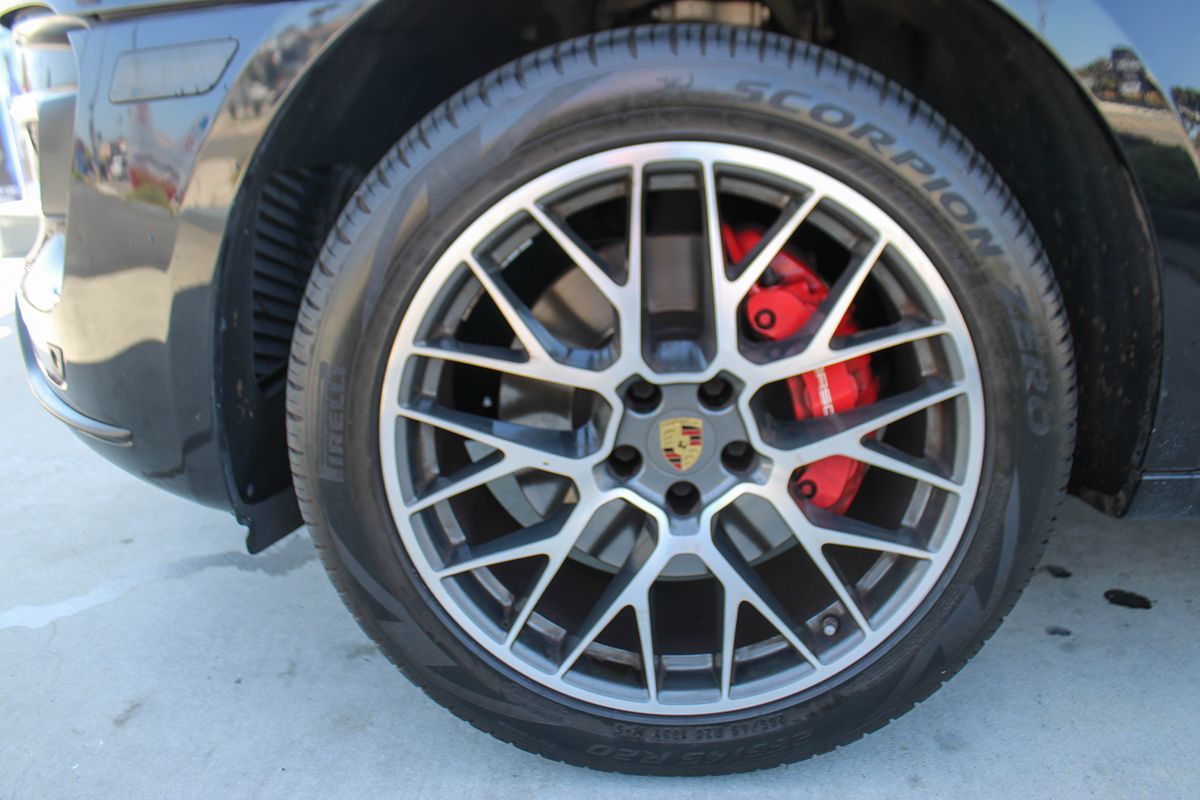 2016 Porsche Macan Turbo photo 8