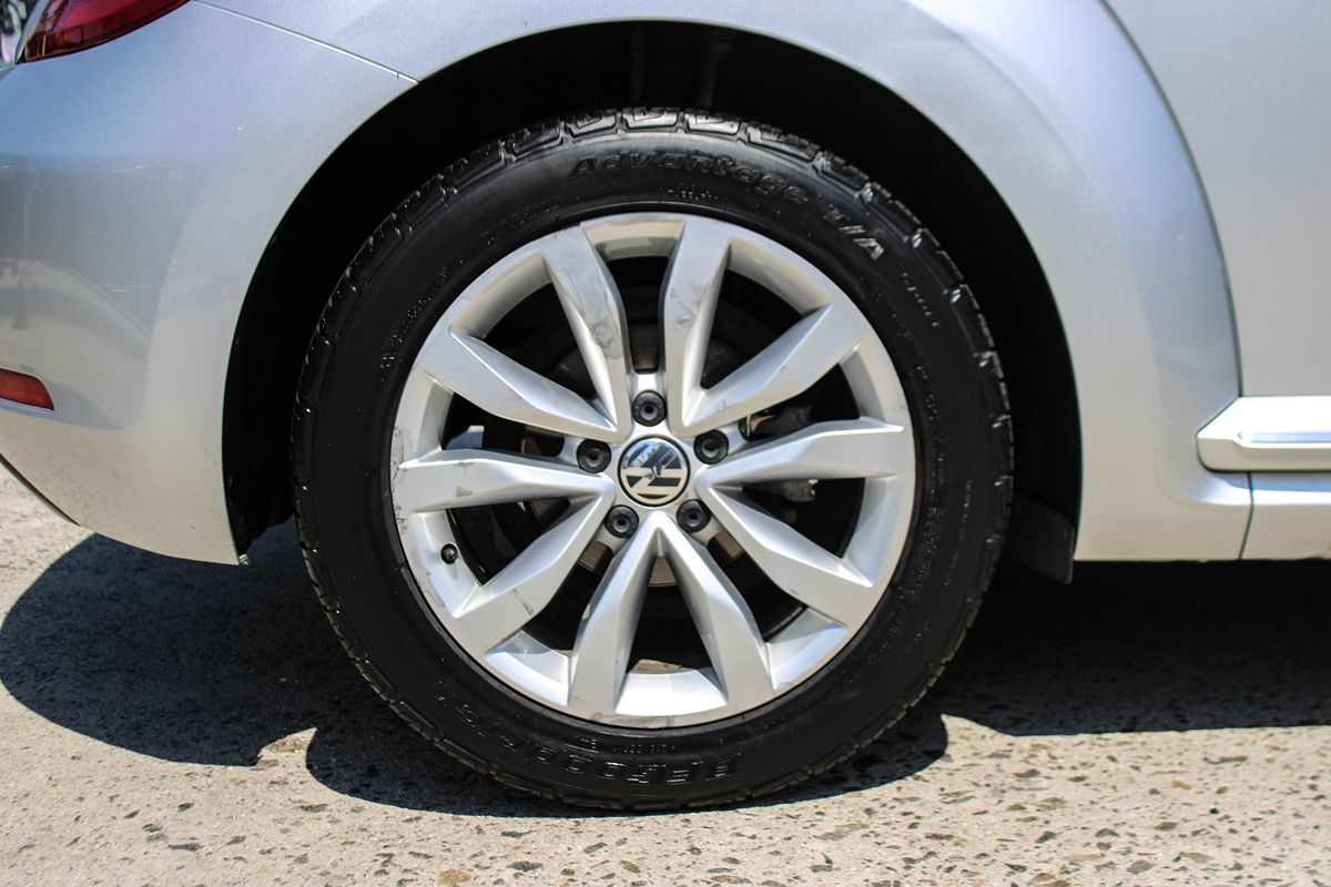 2014 Volkswagen Beetle TDI photo 30