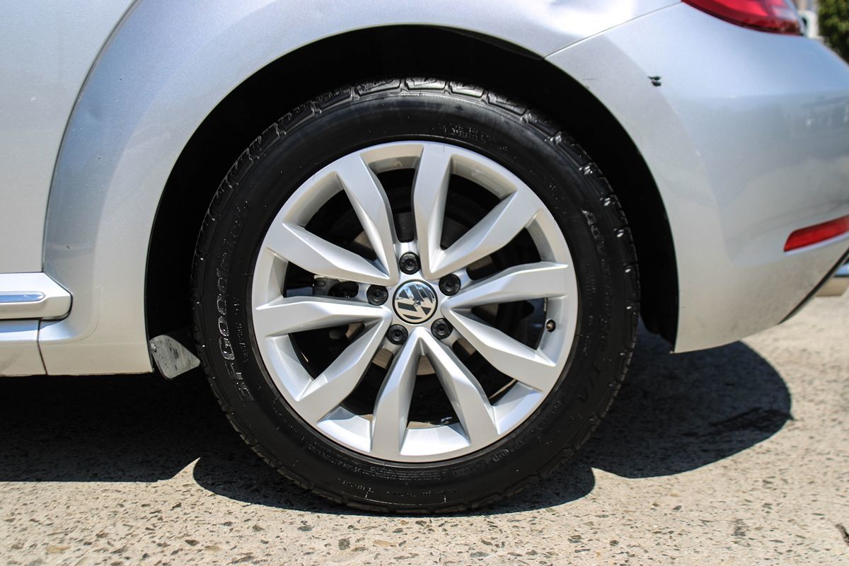 2014 Volkswagen Beetle TDI photo 31