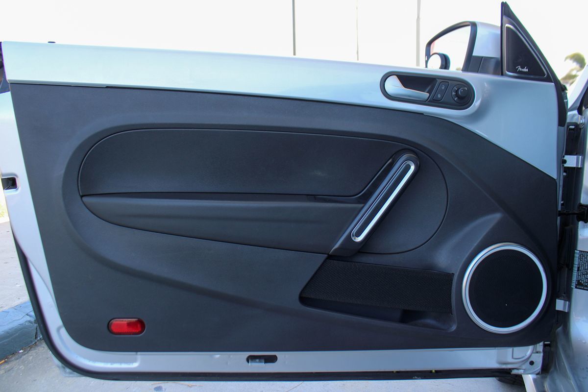2014 Volkswagen Beetle TDI photo 33
