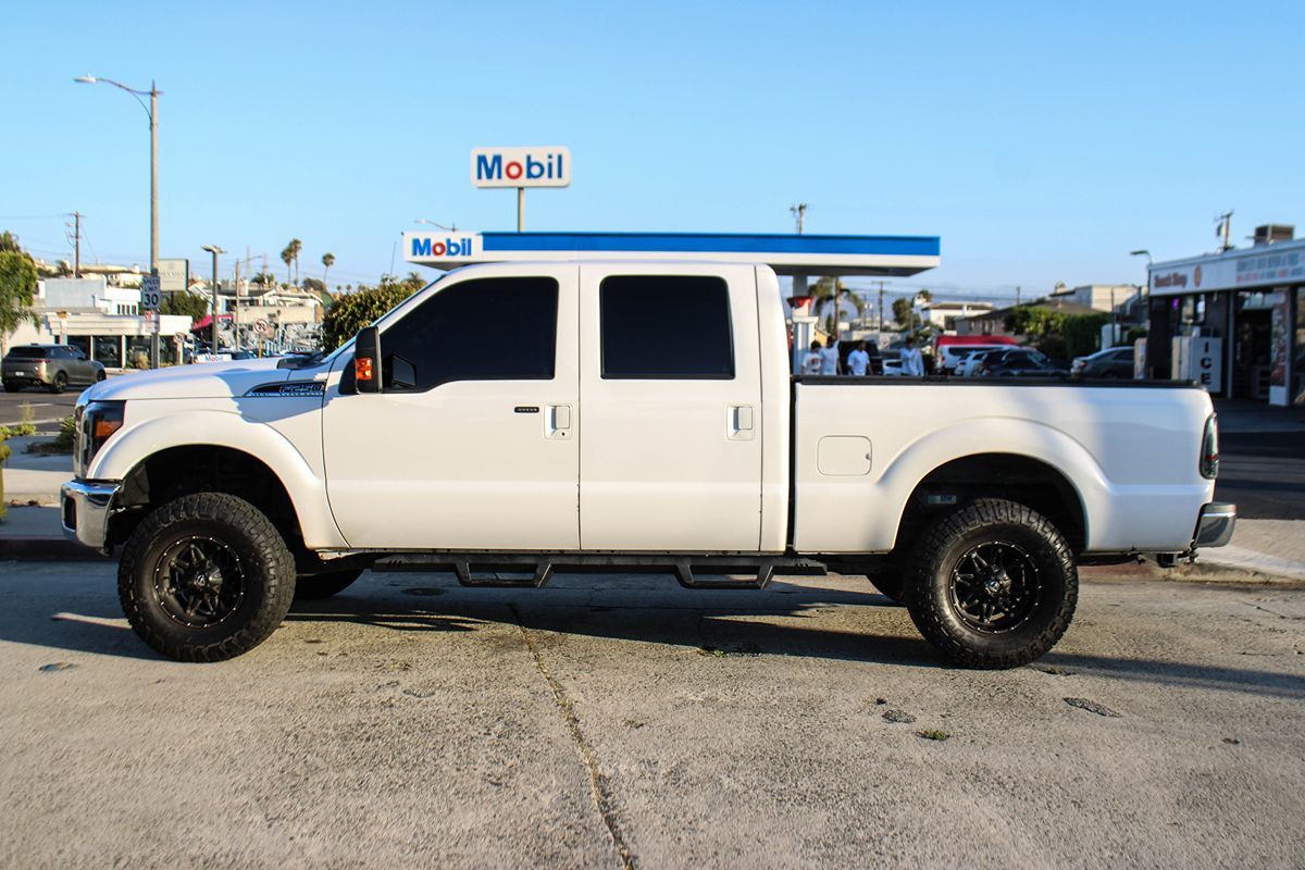 2015 Ford F-250 Lariat photo 2