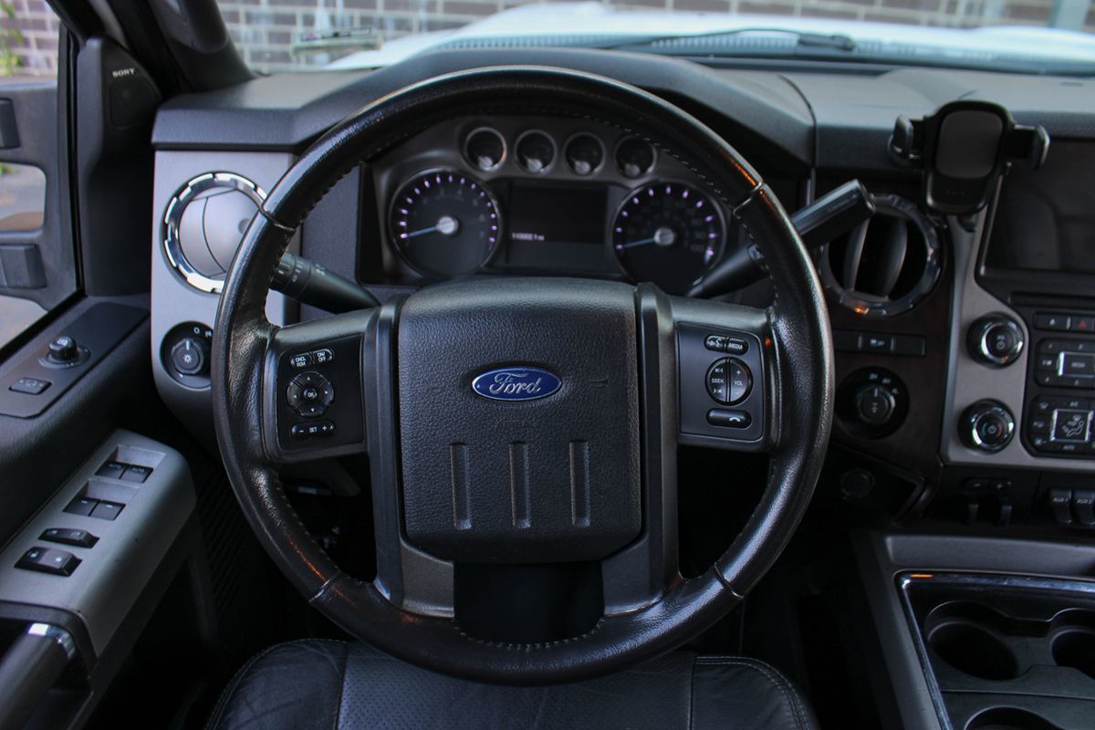 2015 Ford F-250 Lariat photo 25