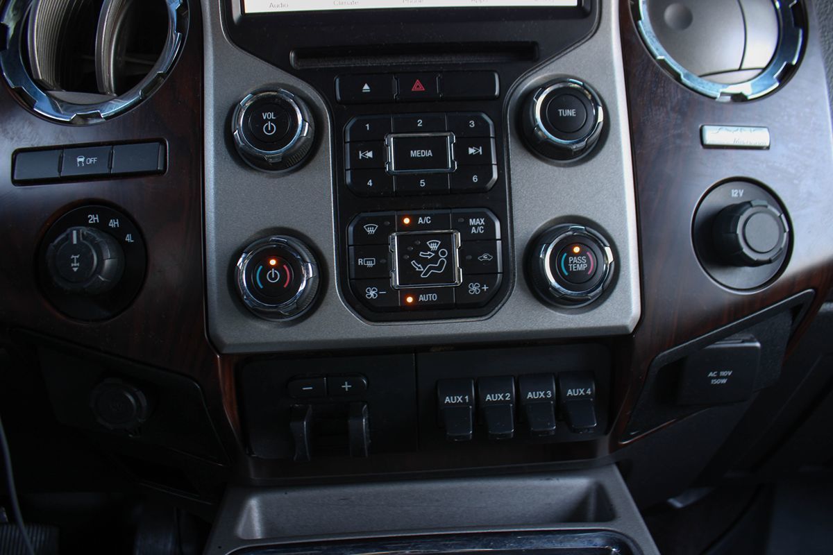 2015 Ford F-250 Lariat photo 32
