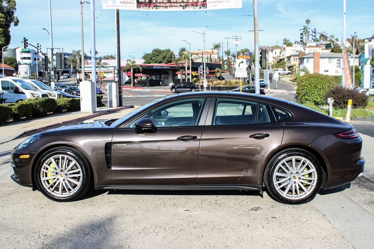 2018 Porsche Panamera 4 E-Hybrid photo 2