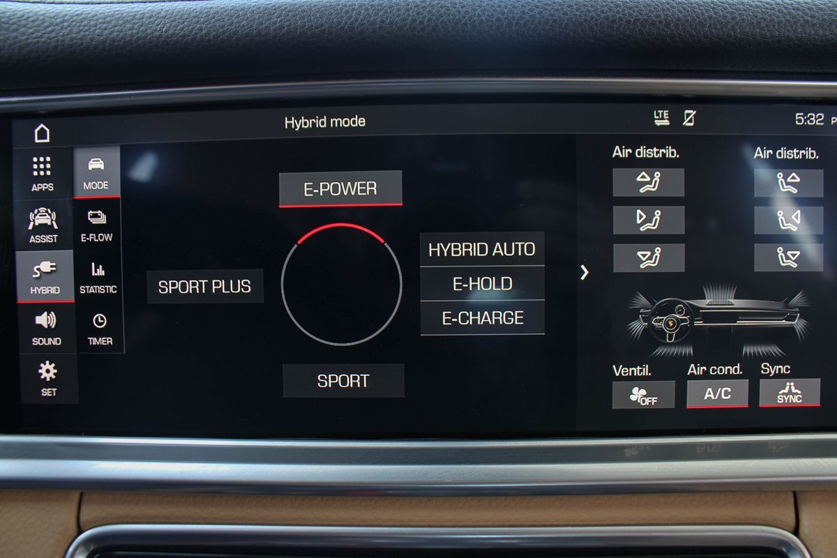2018 Porsche Panamera 4 E-Hybrid photo 35