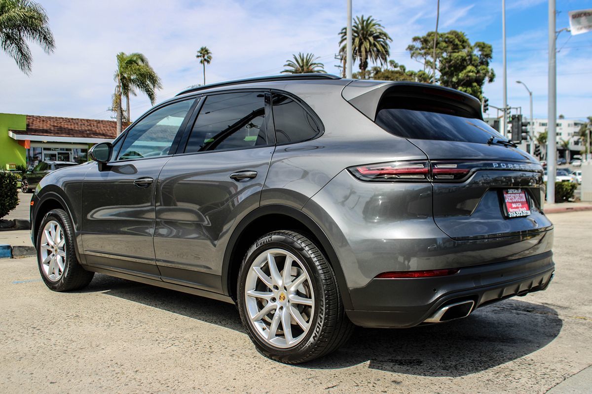 2019 Porsche Cayenne photo 2