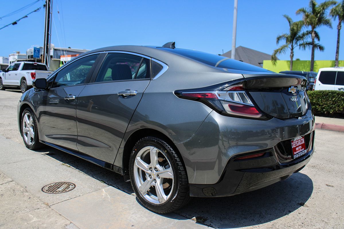 2017 Chevrolet Volt LT photo 3