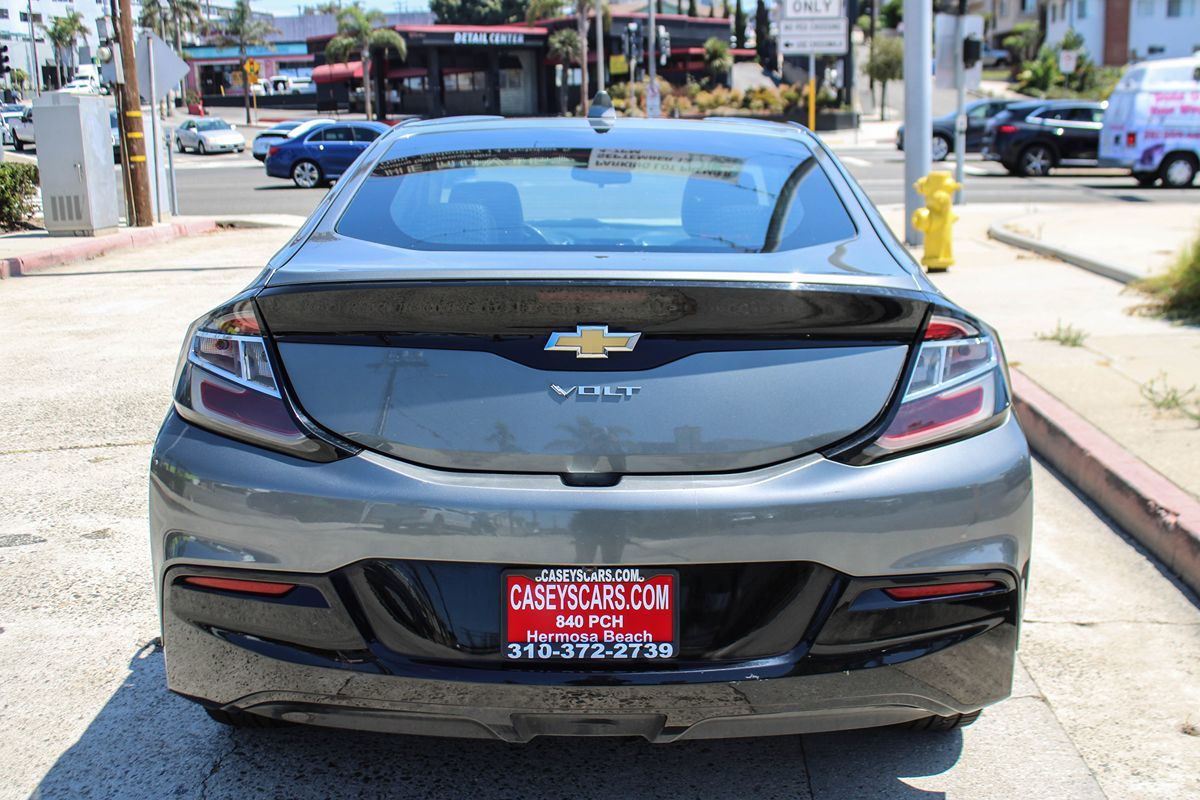 2017 Chevrolet Volt LT photo 4
