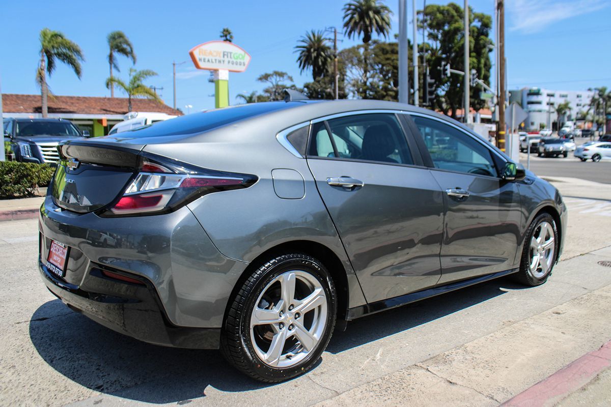 2017 Chevrolet Volt LT photo 6