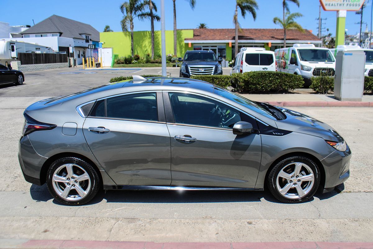 2017 Chevrolet Volt LT photo 7