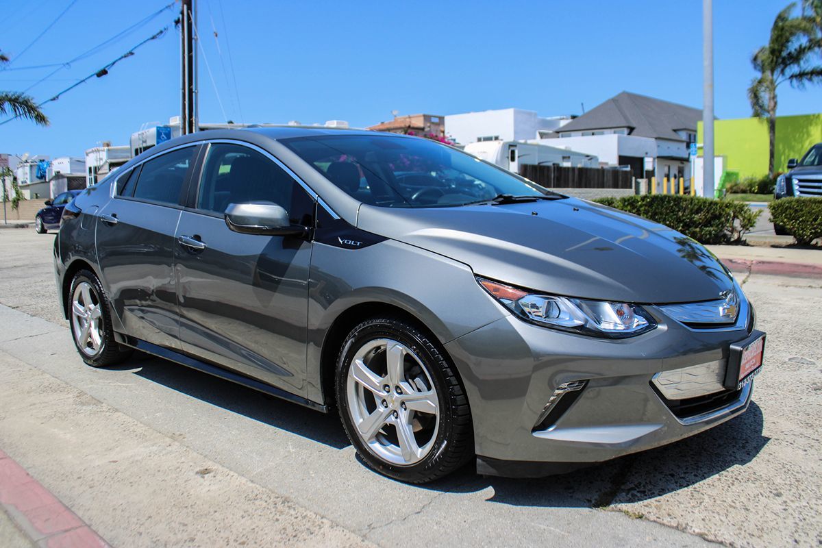2017 Chevrolet Volt LT photo 8
