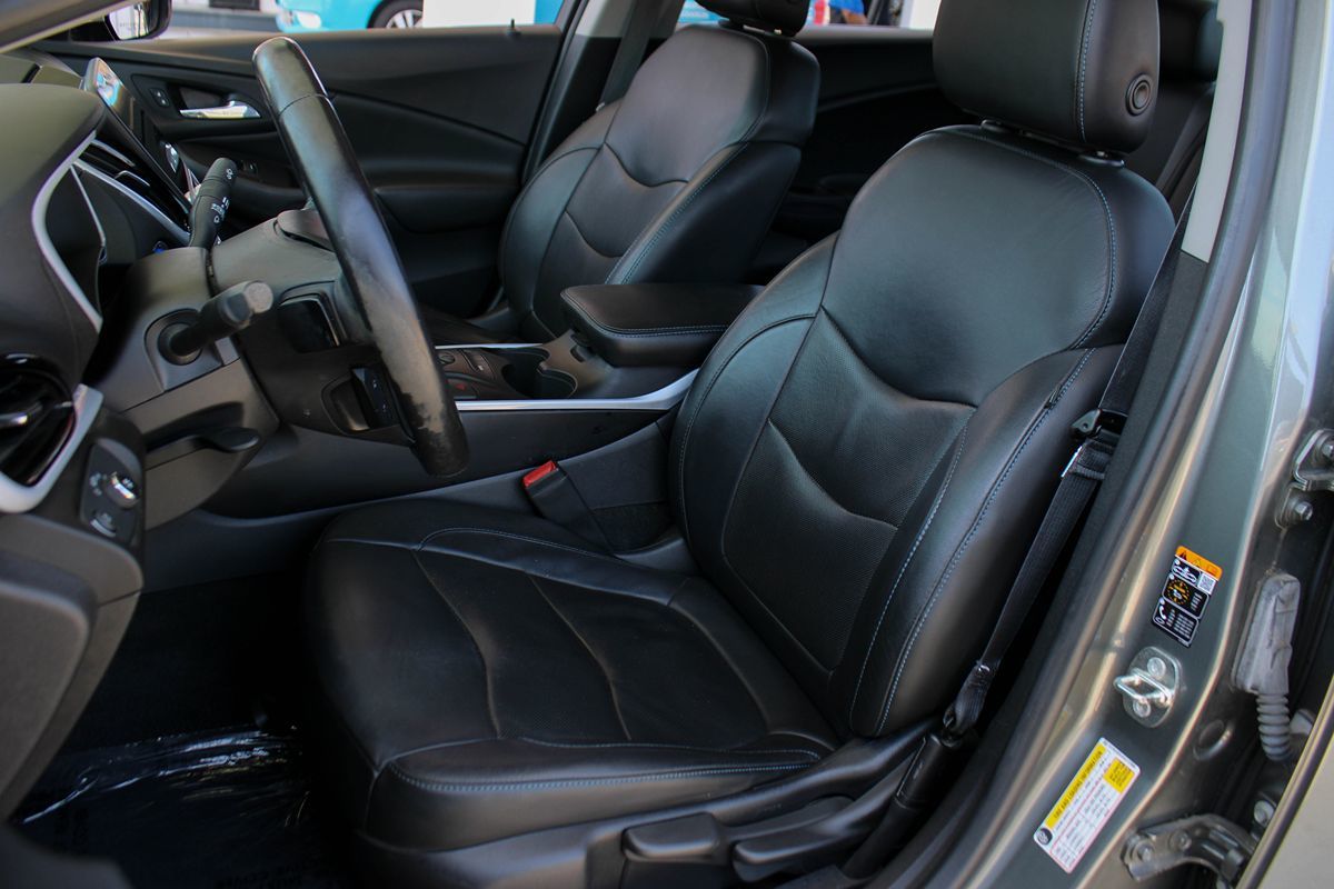 2017 Chevrolet Volt LT photo 14