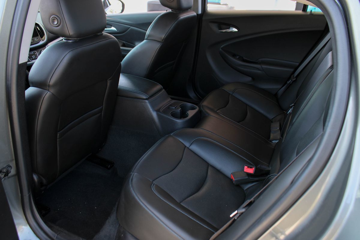 2017 Chevrolet Volt LT photo 15