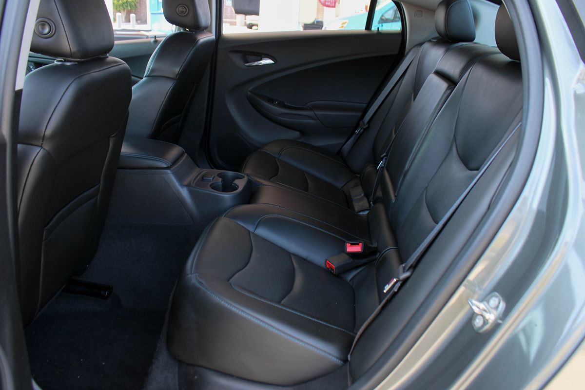 2017 Chevrolet Volt LT photo 16