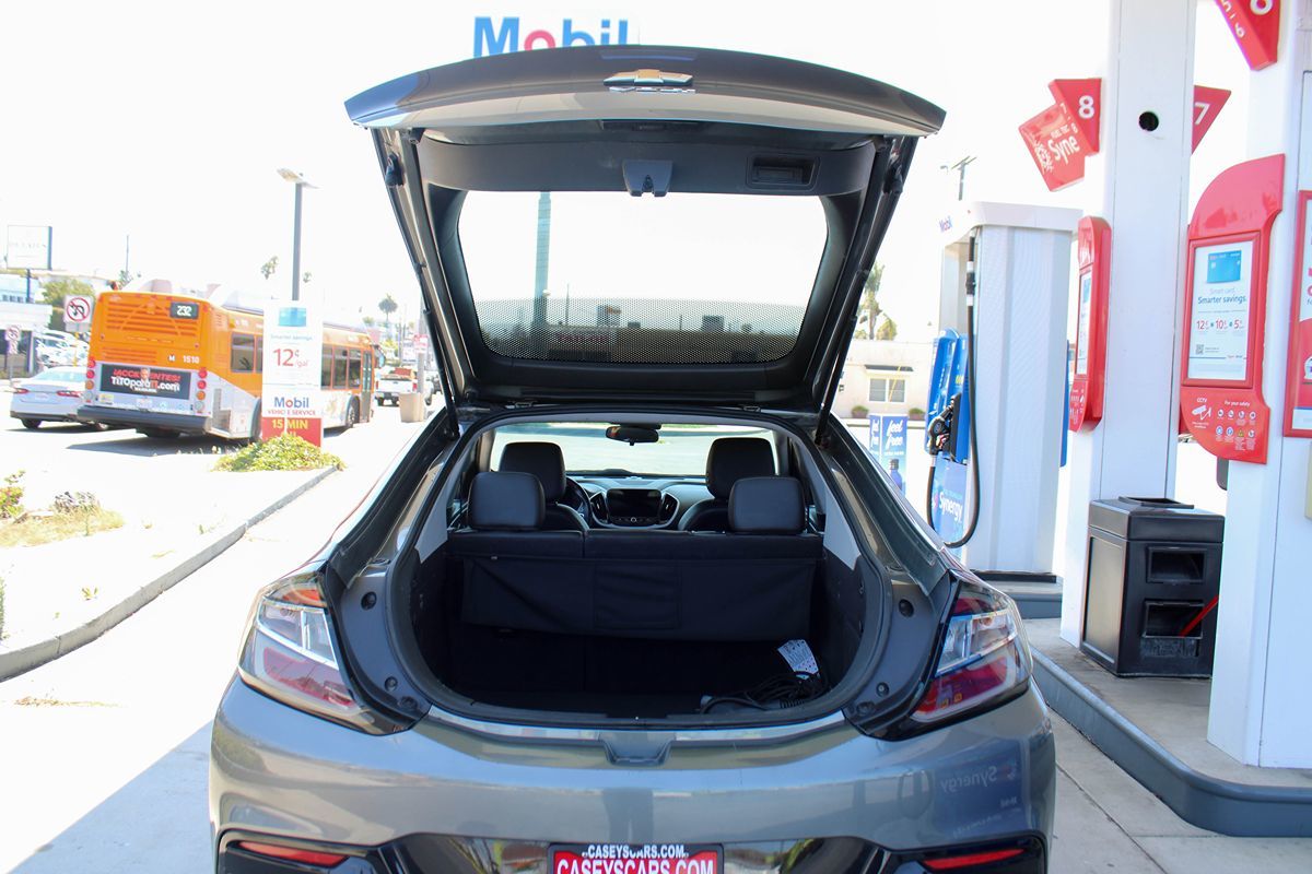 2017 Chevrolet Volt LT photo 24