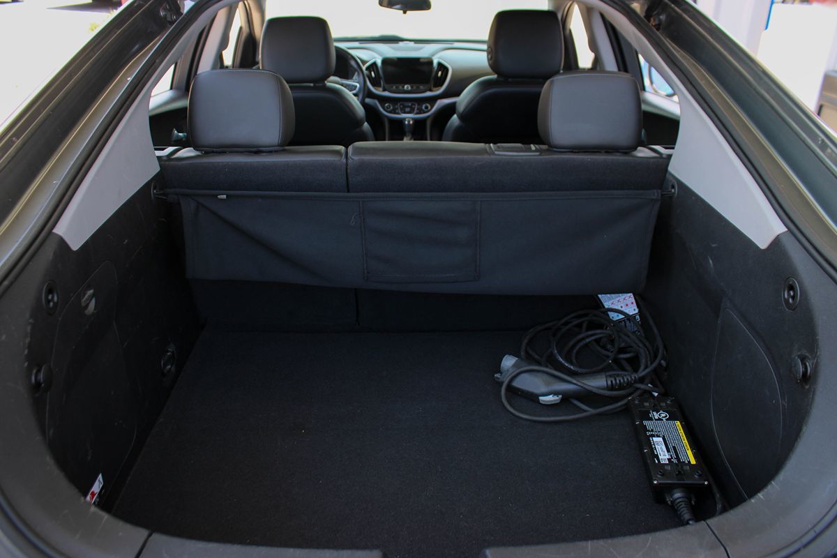 2017 Chevrolet Volt LT photo 25