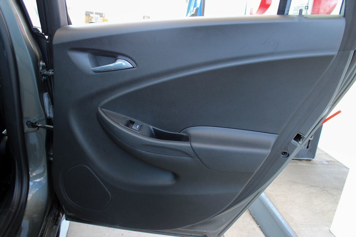 2017 Chevrolet Volt LT photo 39