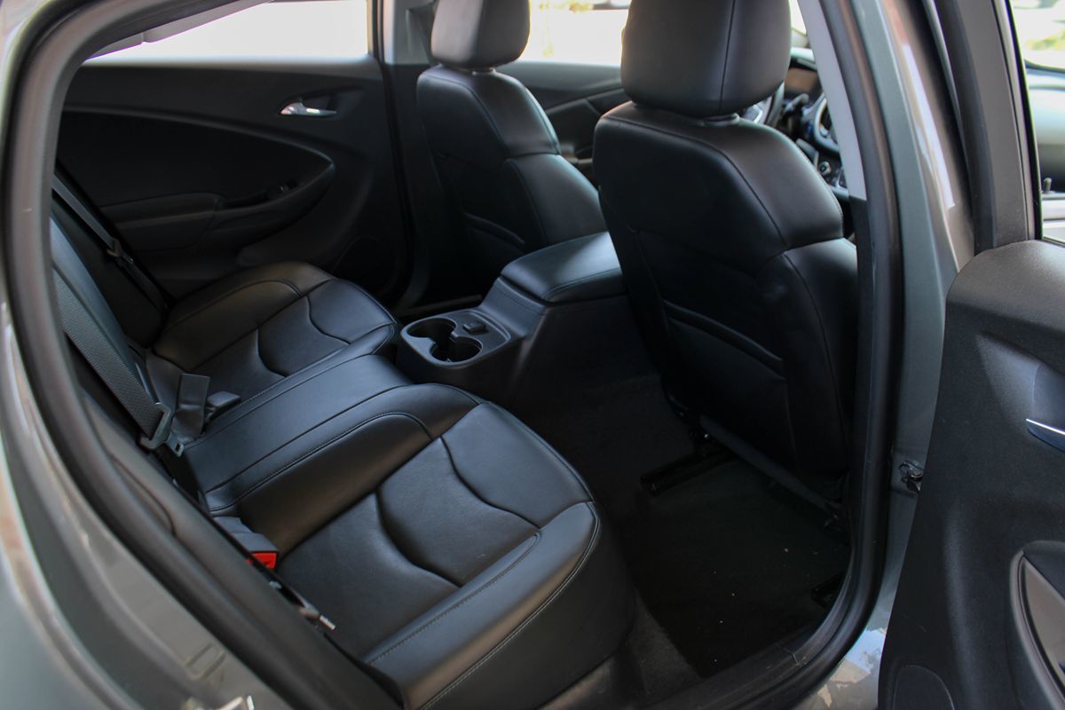 2017 Chevrolet Volt LT photo 21