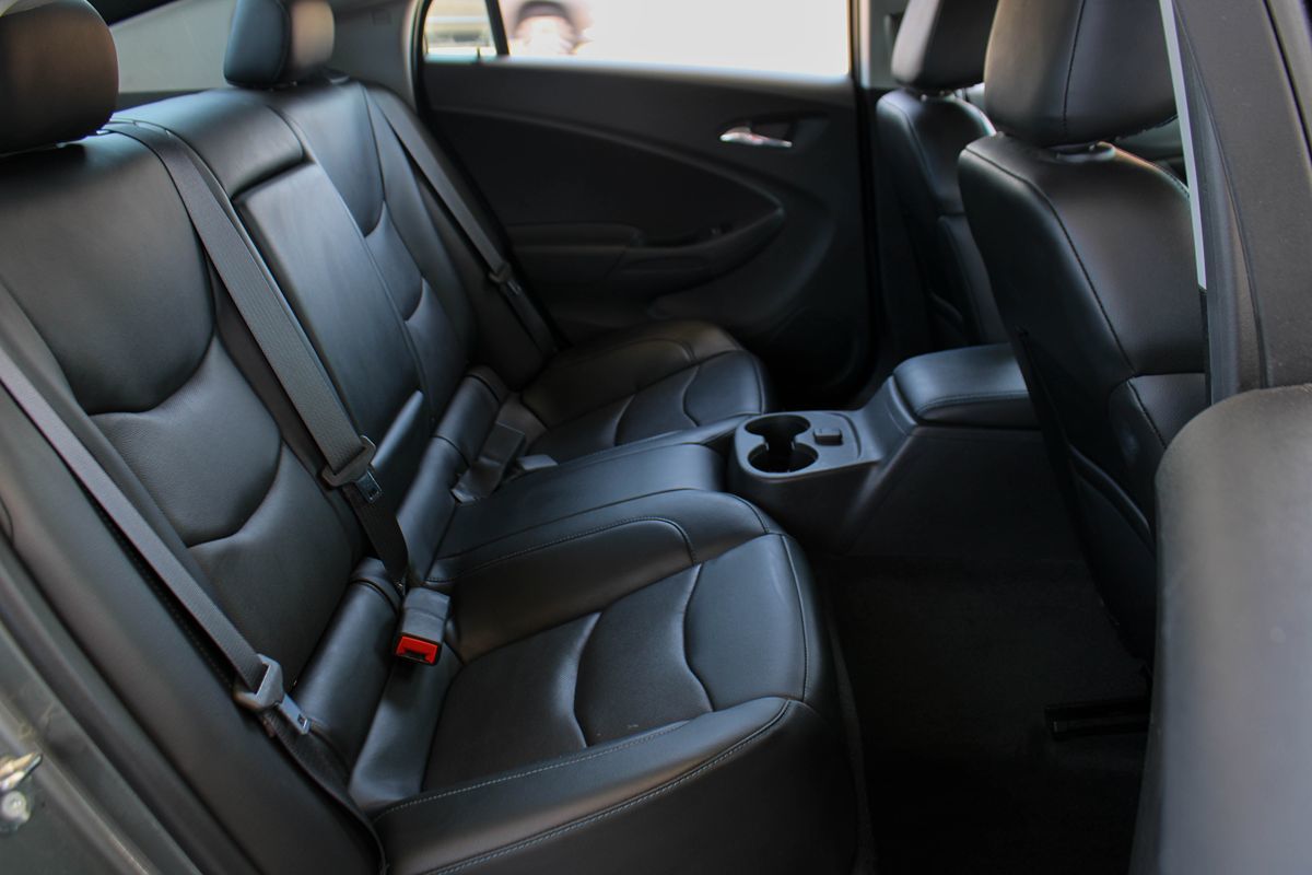 2017 Chevrolet Volt LT photo 22
