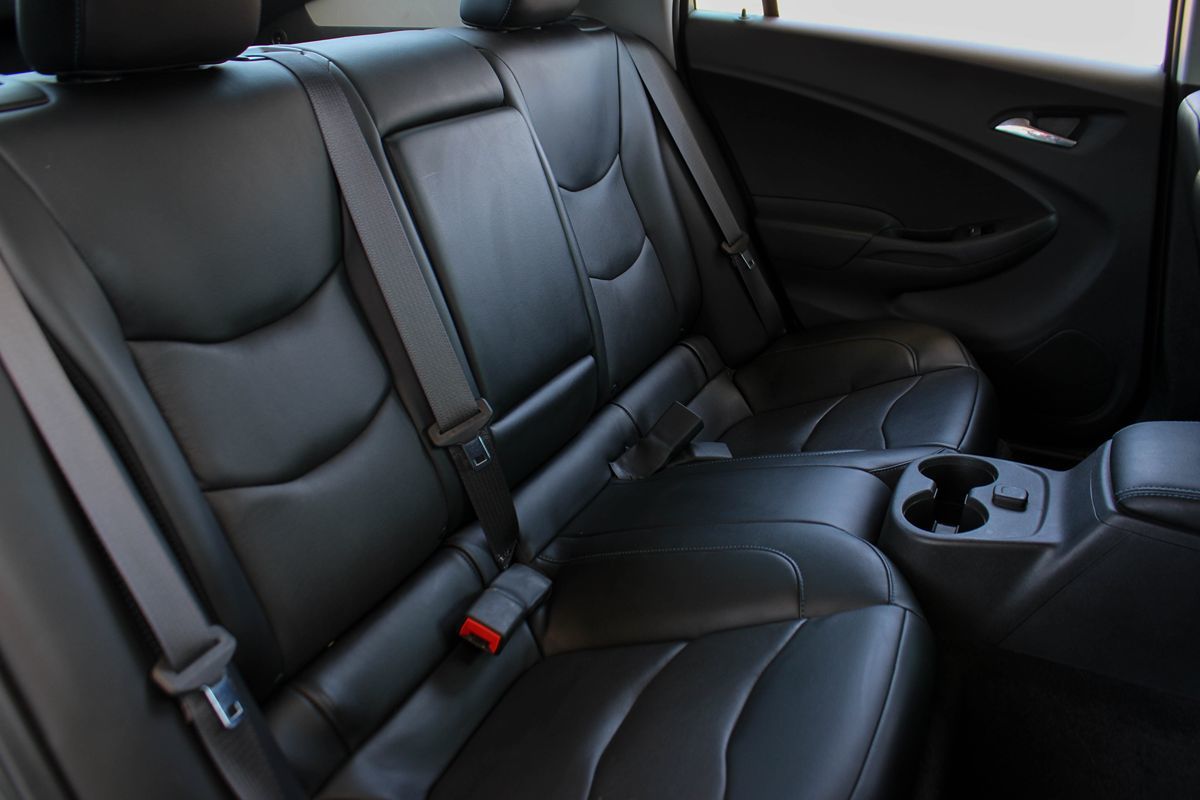 2017 Chevrolet Volt LT photo 23