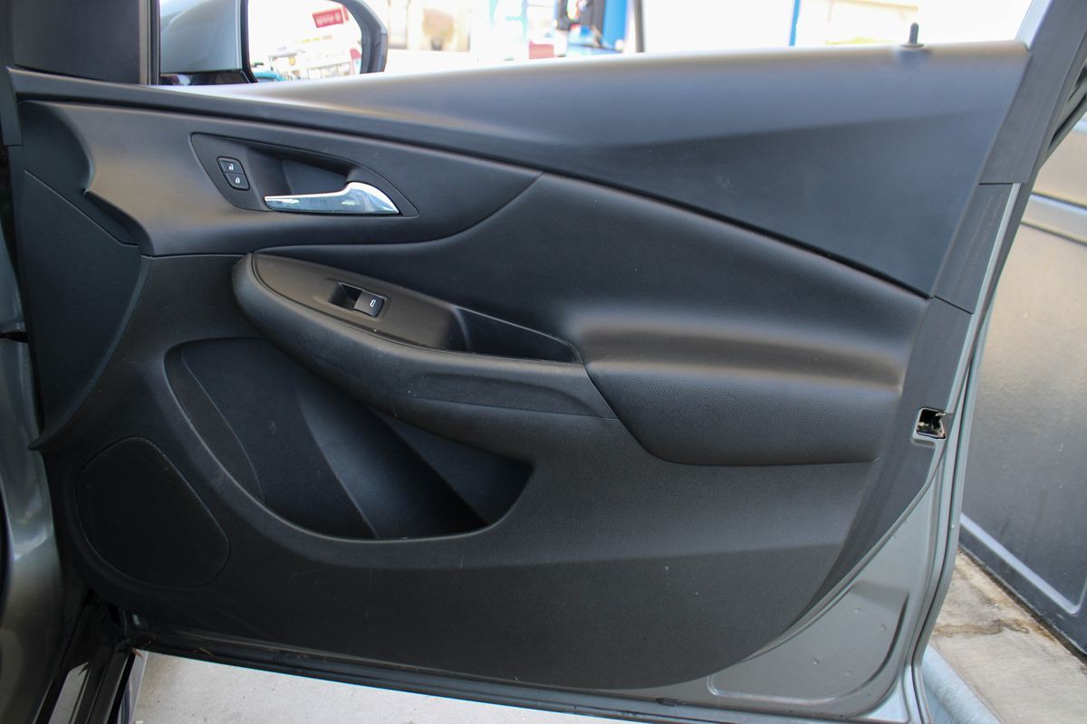2017 Chevrolet Volt LT photo 38
