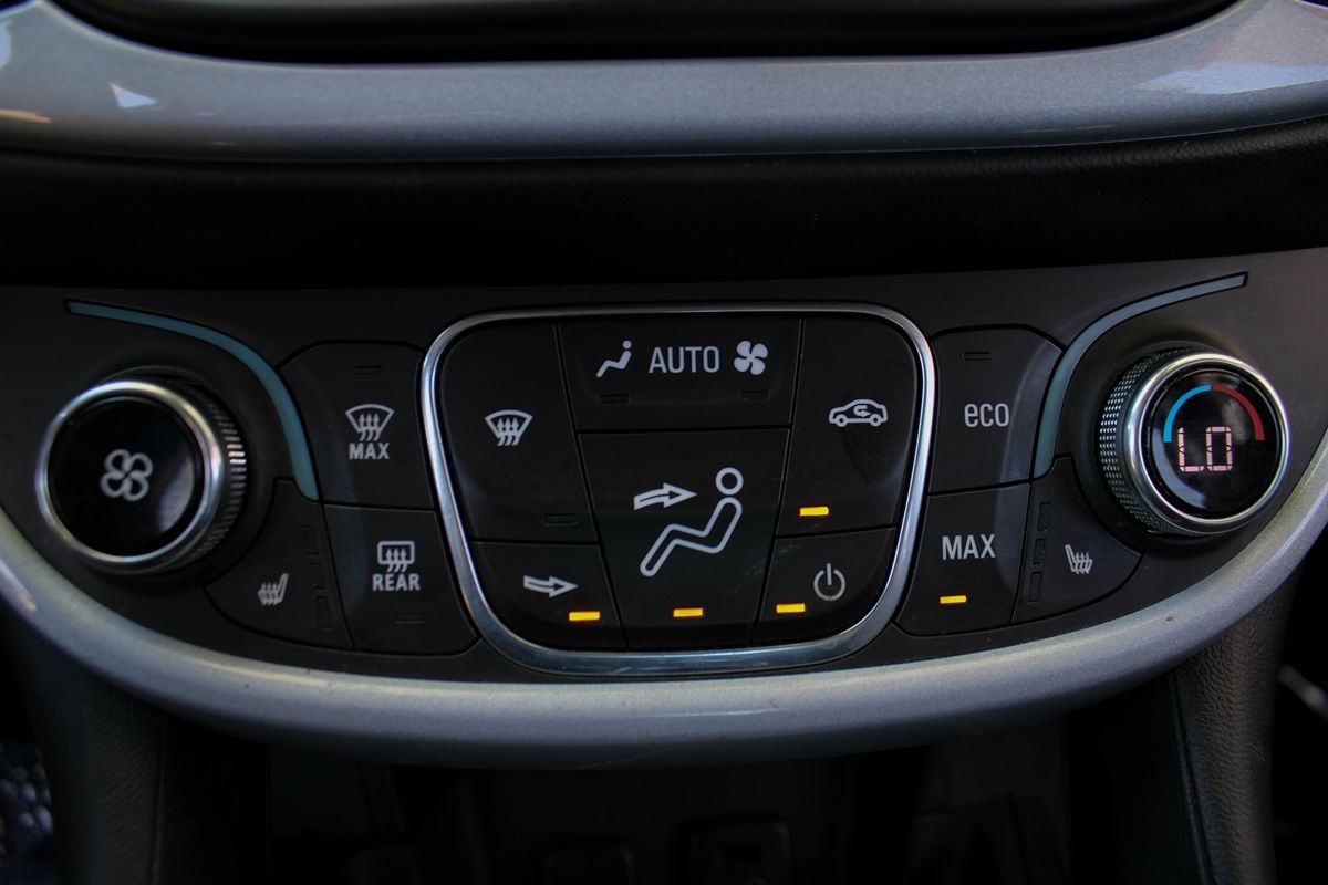 2017 Chevrolet Volt LT photo 34