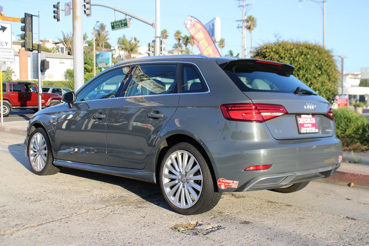 2017 Audi A3 E-tron Premium Plus photo 2