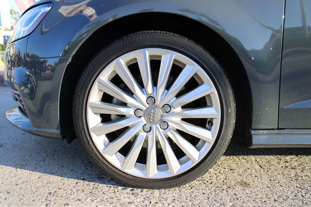 2017 Audi A3 E-tron Premium Plus photo 35