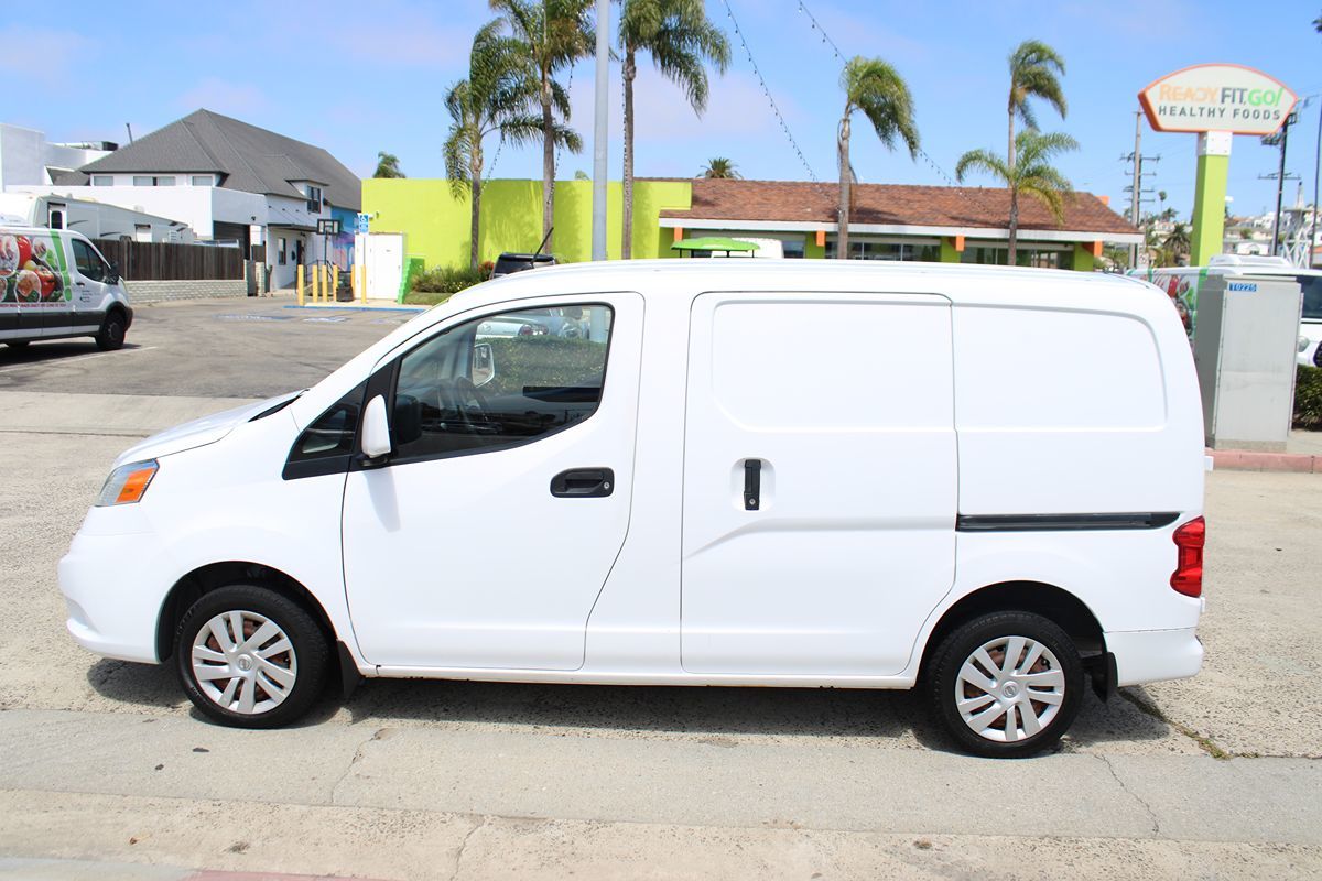 2017 Nissan NV200 SV photo 2
