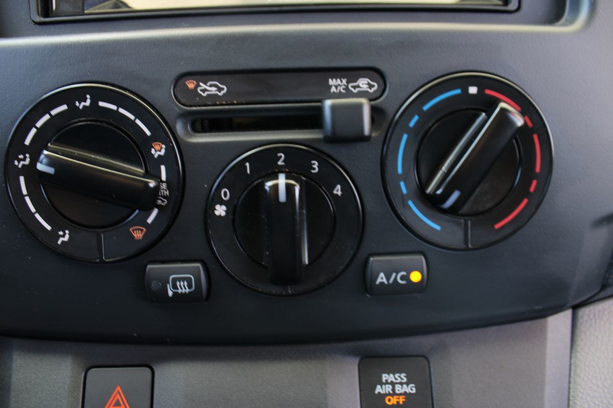 2017 Nissan NV200 SV photo 16