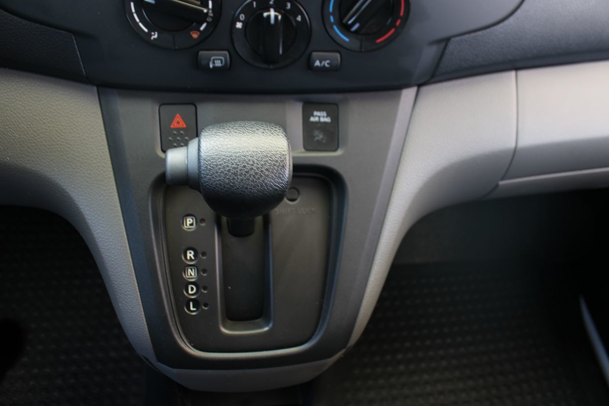 2017 Nissan NV200 SV photo 18