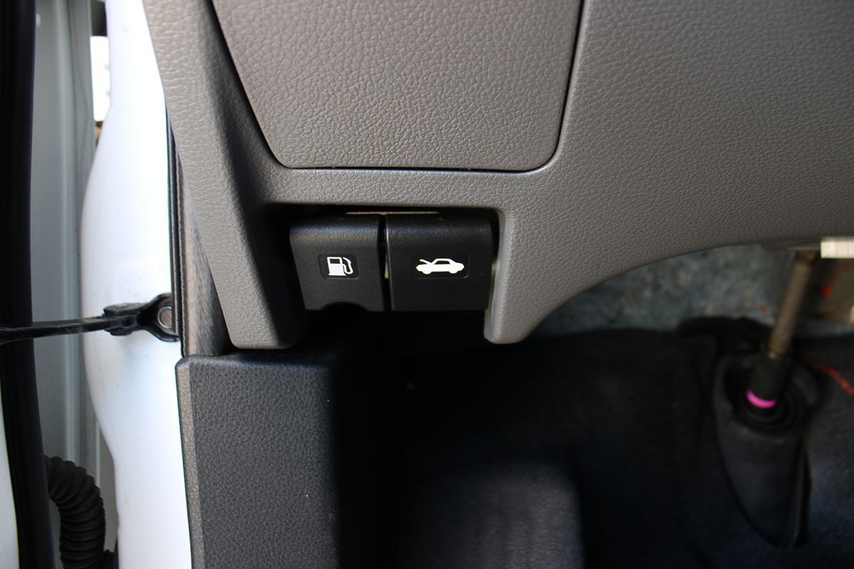 2017 Nissan NV200 SV photo 20