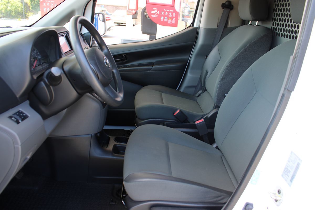 2017 Nissan NV200 SV photo 23