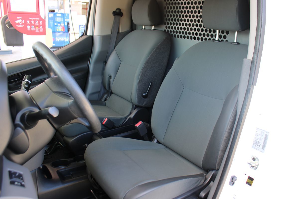 2017 Nissan NV200 SV photo 24