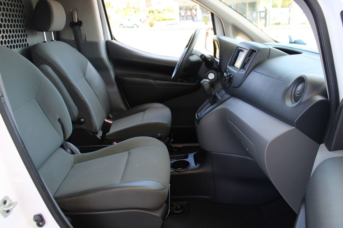 2017 Nissan NV200 SV photo 26