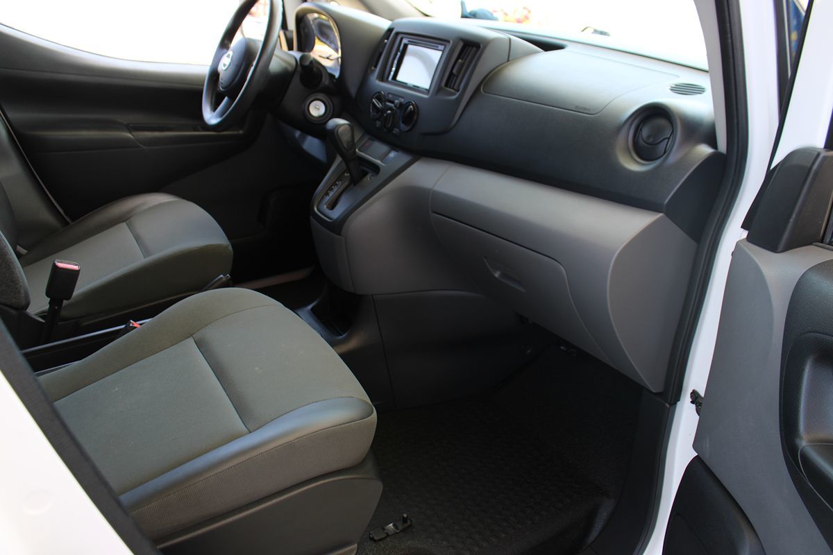 2017 Nissan NV200 SV photo 27