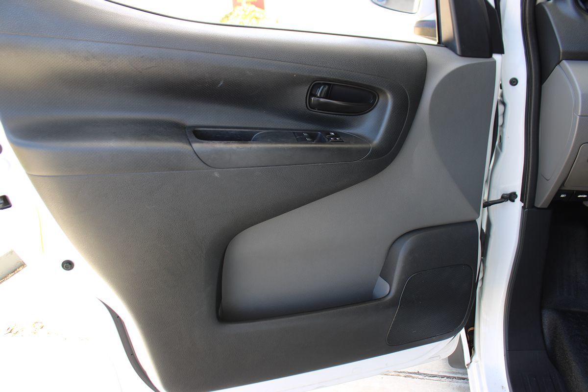 2017 Nissan NV200 SV photo 41