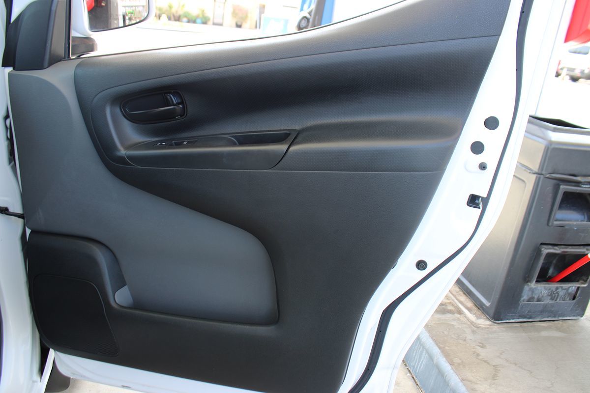 2017 Nissan NV200 SV photo 42