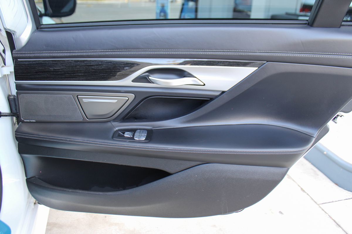 2021 Bmw 750i xDrive photo 38