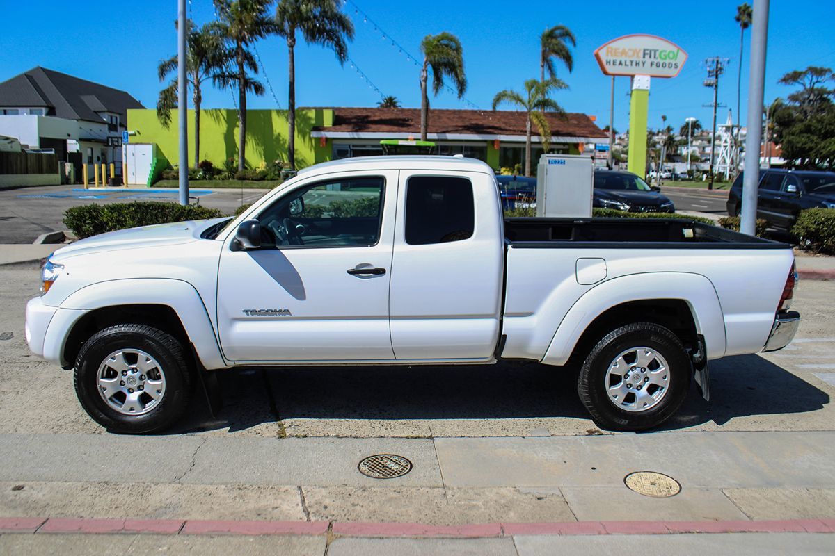 2010 Toyota Tacoma PreRunner photo 2